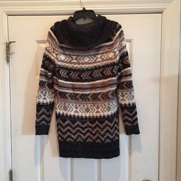 Maurice’s Sweater  - Picture 3 of 6